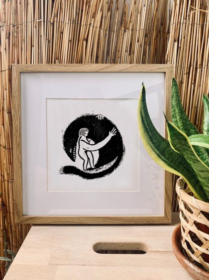 Print de mujer y su sombra de 20x20cm estampada a mano con linograbadp y blockprinting