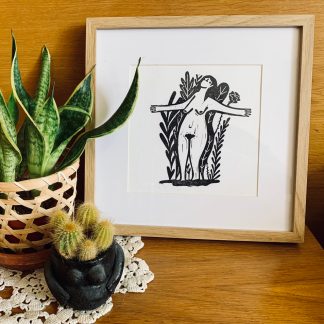 Print de mujer rodeada de plantas de 20x20cm estampada a mano con linograbadp y blockprinting