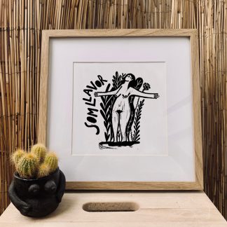 Print de mujer rodeada de plantas de 20x20cm estampada a mano con linograbadp y blockprinting