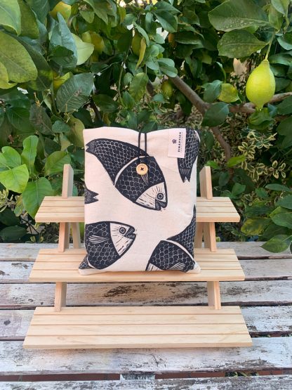 book-japaneese-fish-black-yellow-front