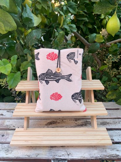 book-red-mullet-red-front